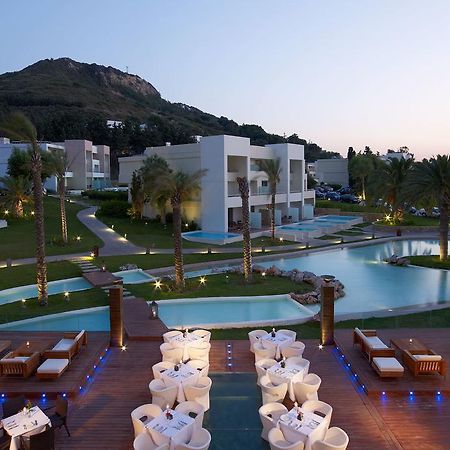 Rodos Palace Hotel Ixia  Esterno foto The resort at night