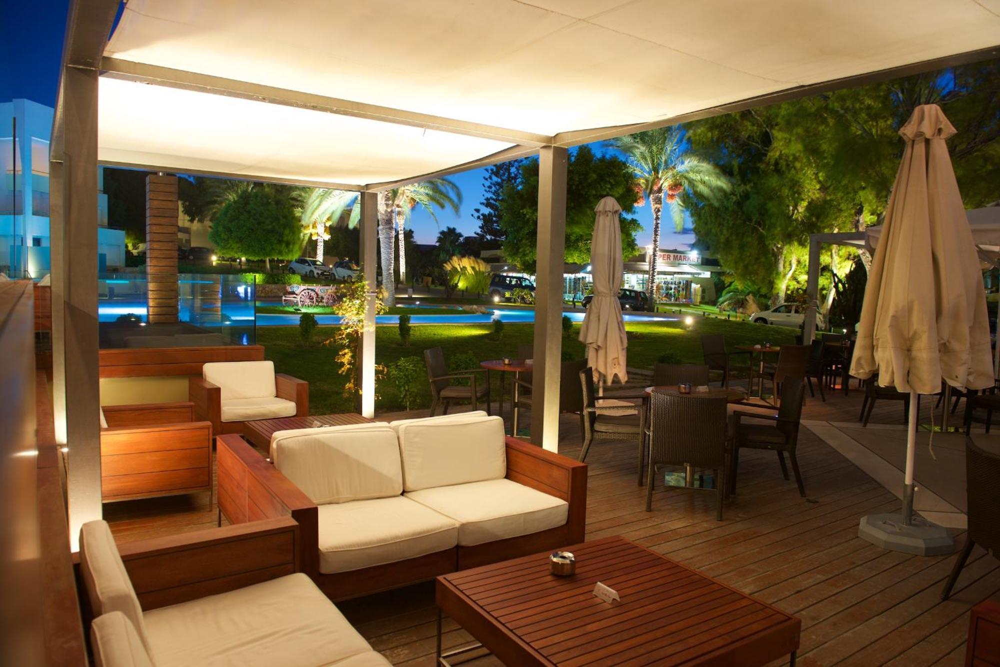 Rodos Palace Hotel Ixia  Esterno foto The pool area at the hotel