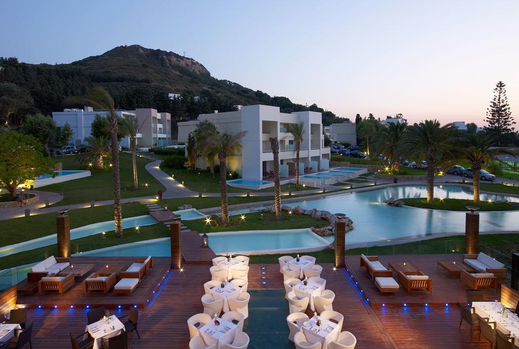 Rodos Palace Hotel Ixia  Esterno foto The resort at night