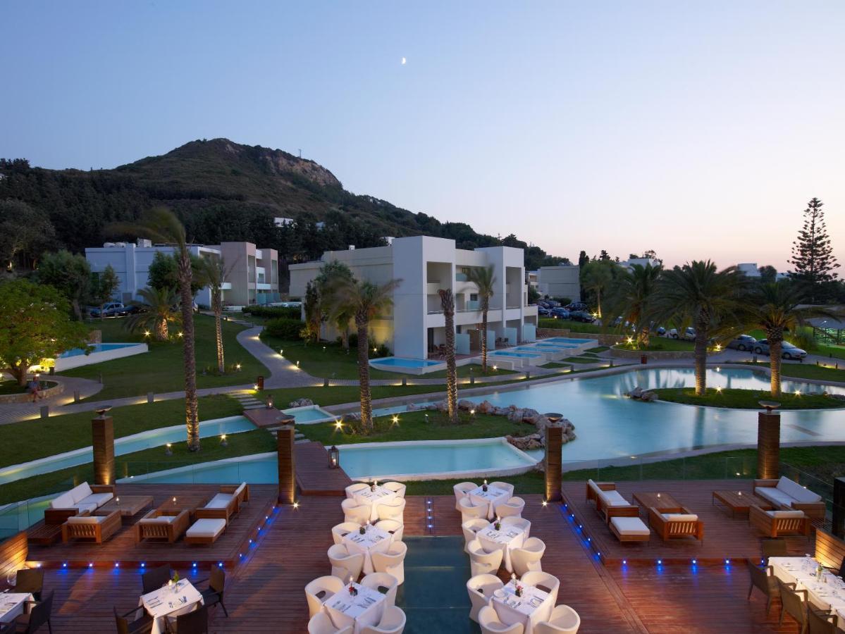 Rodos Palace Hotel Ixia  Esterno foto The resort at night